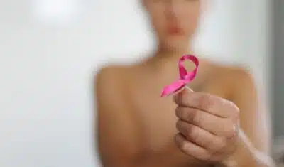 Esperance de vie du cancer du sein en fonction de l'âge et du stade